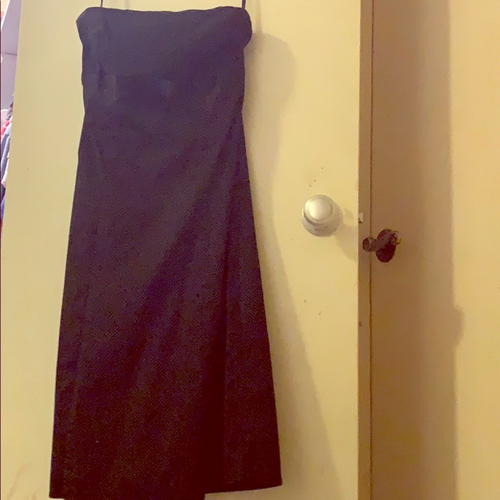Strapless black dress with bow detail on the chest